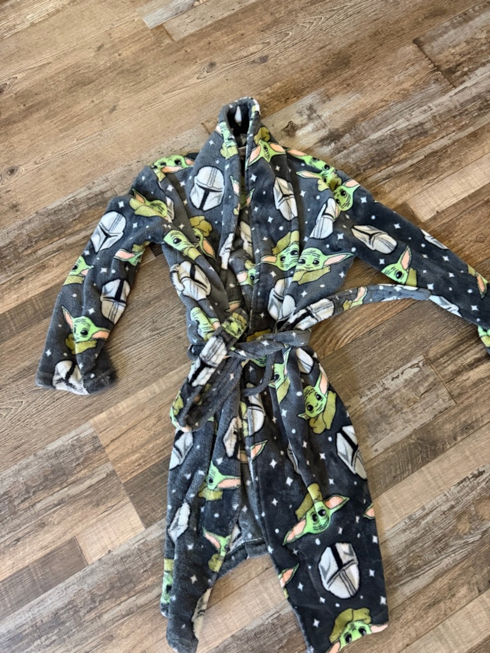 Target Kids Grey and Green Star Wars Baby Yoda Fleece Robe